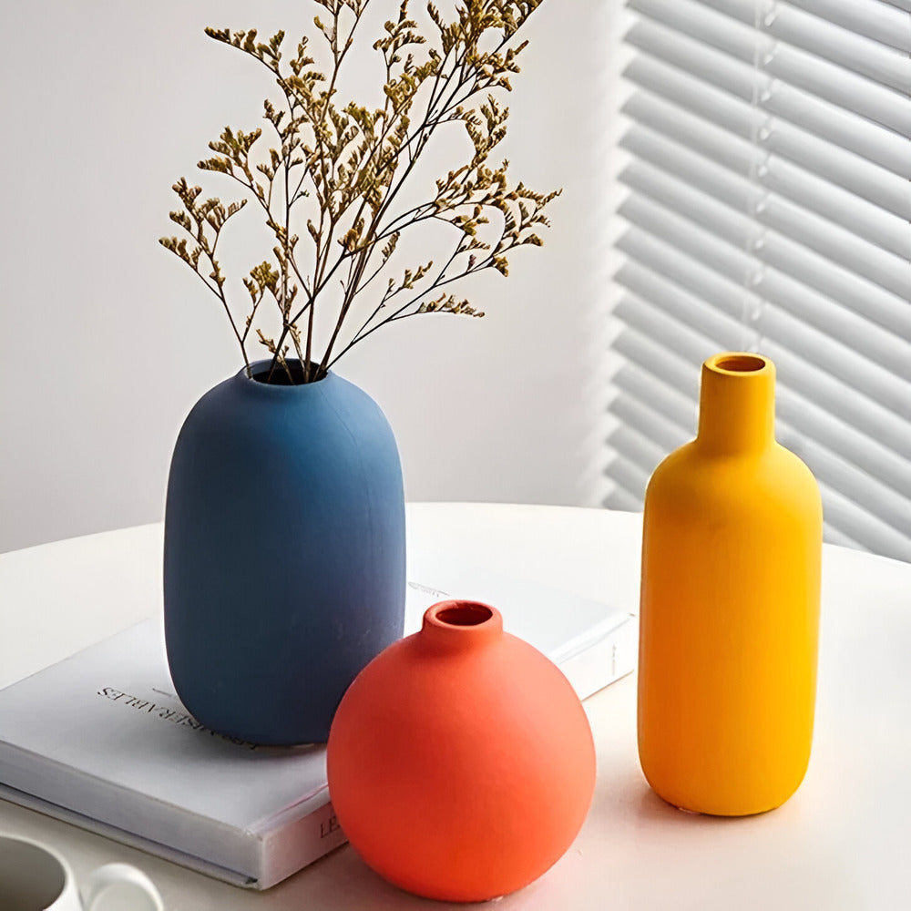 Scandinavian Ceramic Vase – Product view 2