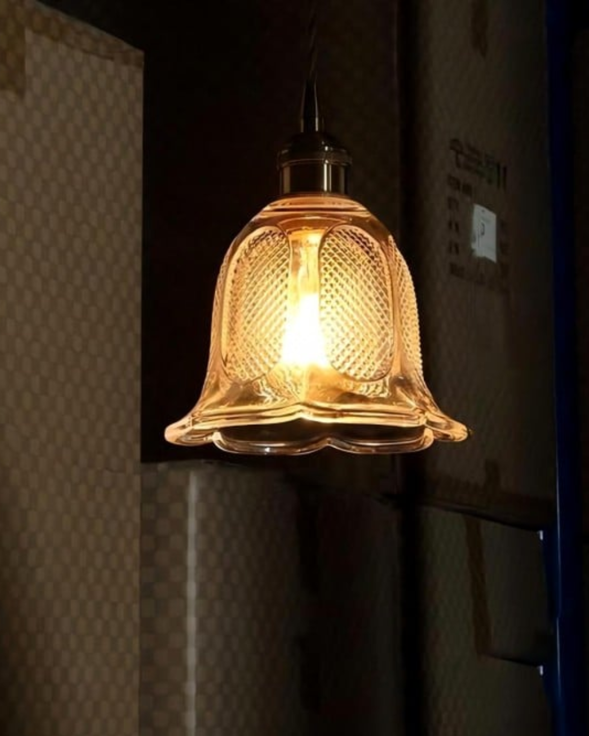 Pendant Light with a Fluted Flower-Shaped Shade – product view