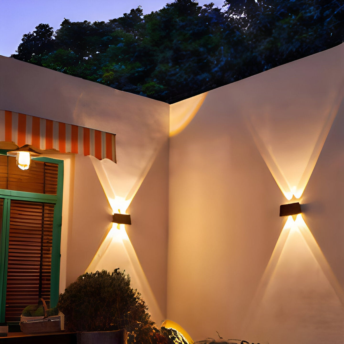 Solar Up & Down Wall Light – Product view 2